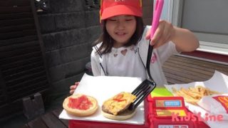 マクドナルド ハンバーガー屋さんごっこ ドライブスルー おゆうぎ こうくんねみちゃん McDonalds DRIVE THRU cooking foods and toy kitchen