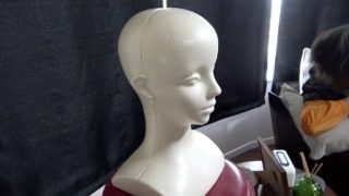 しばゆーの携帯がマネキンに埋め込まれていました